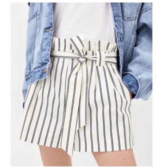 ZARA - High waisted white & navy striped shorts with front tie - Picture 3 of 10